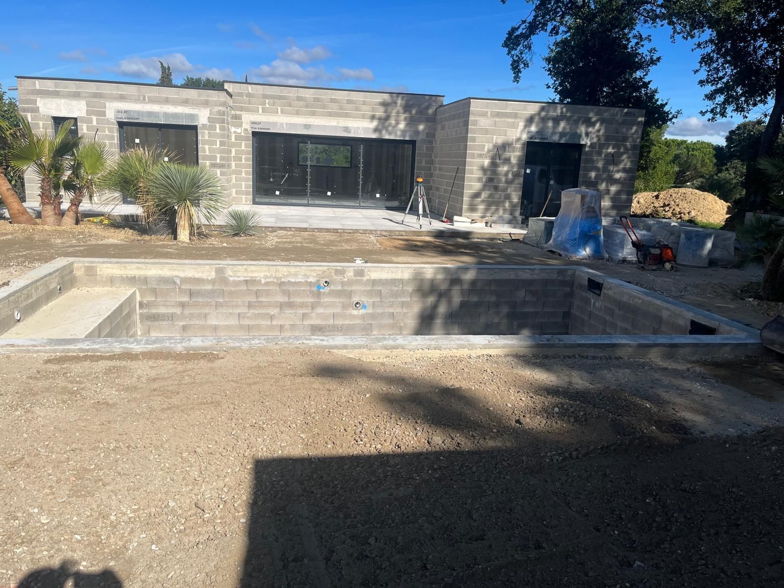 Aménagement autour d'une piscine