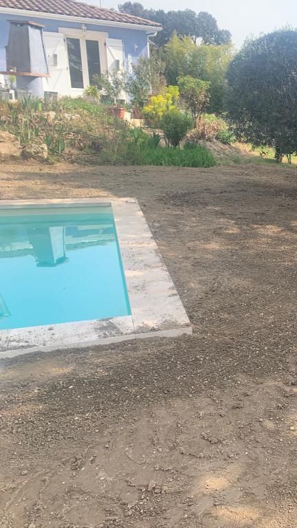 Terrassement de bord de piscine