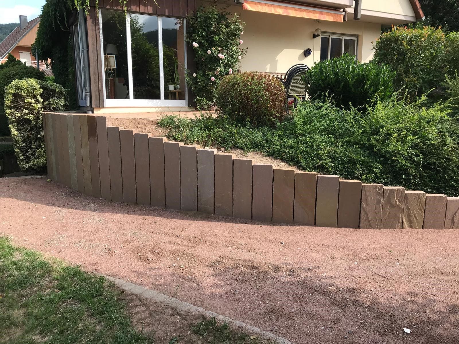 Mur de soutènement en palissades vu de devant