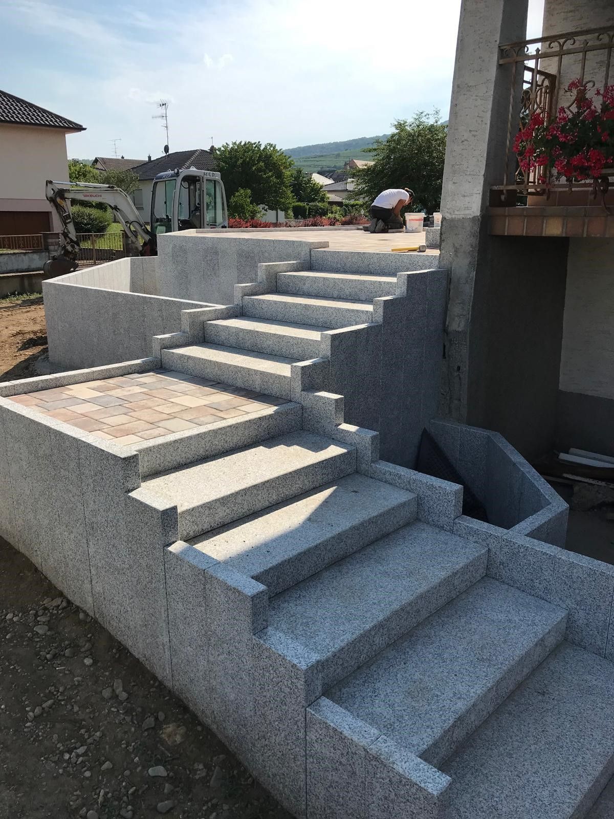 Réalisation d’un escalier en granit avec palier en pavage