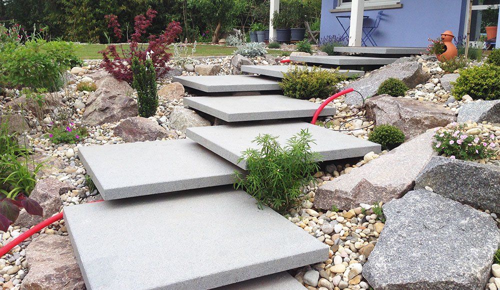 Escaliers avec grandes dalles carrées