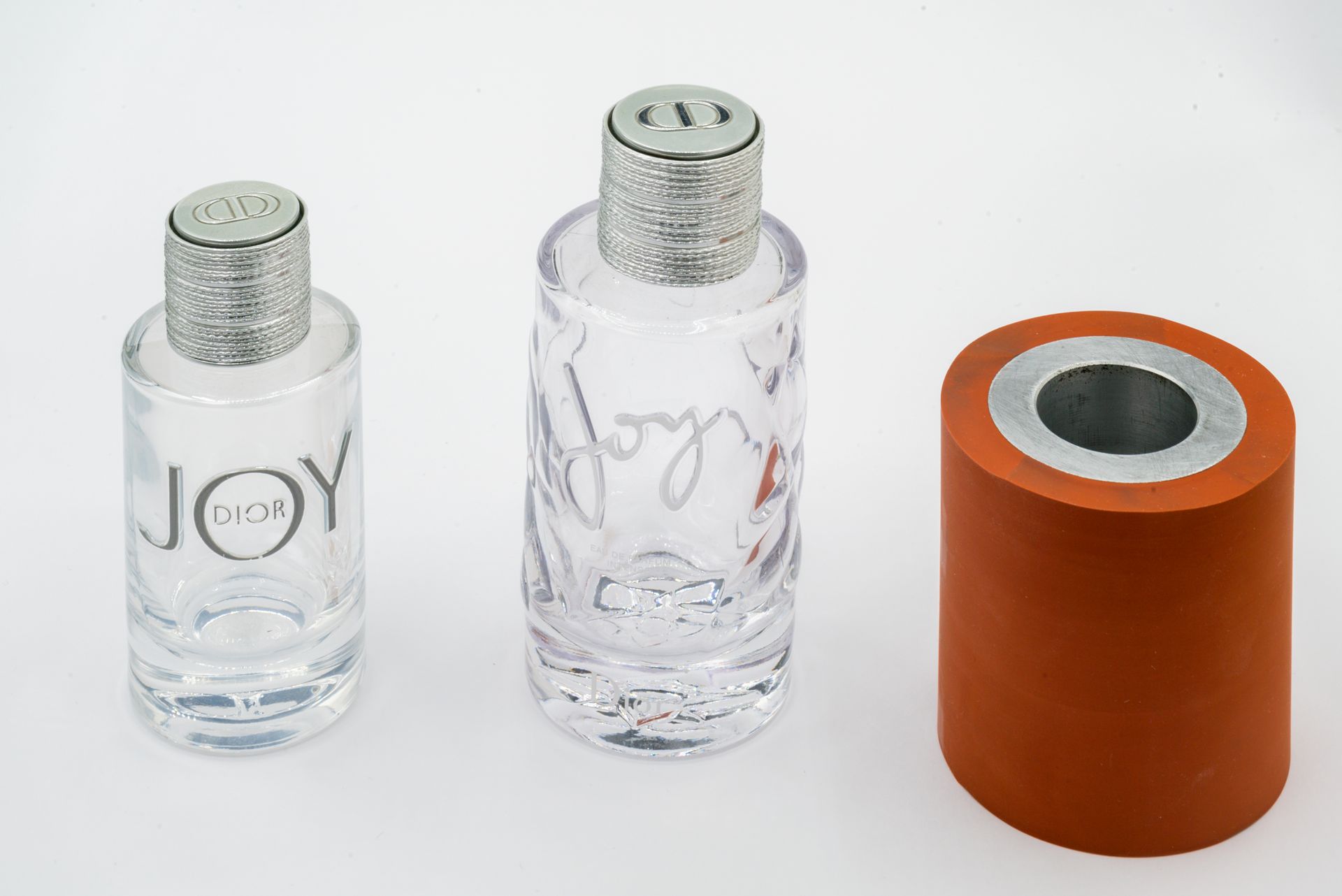 Moule en silicone cylindrique avec deux bouteilles en verre