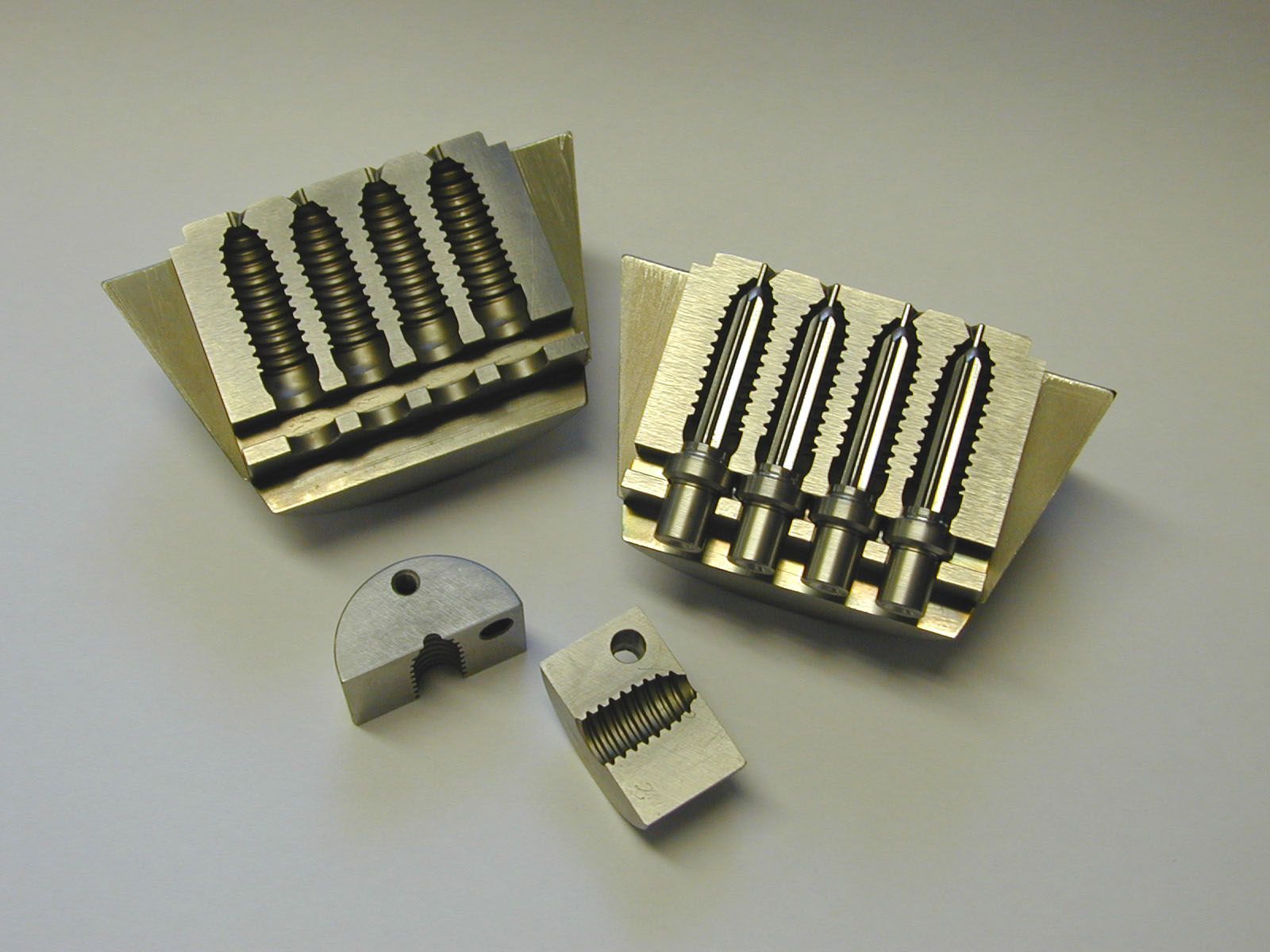 Moules de vis très précis