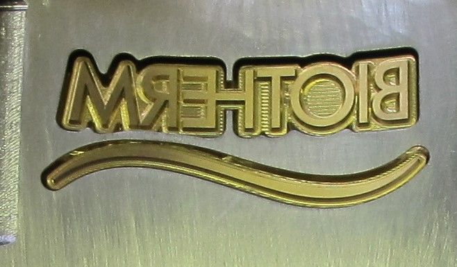 Moule en métal pour le transfert du mot Biotherm de couleur doré