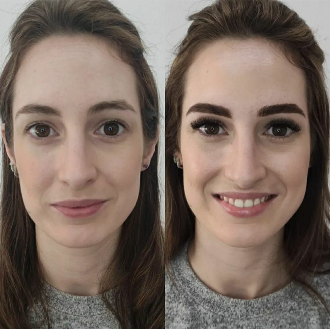 Una foto de antes y después del rostro de una mujer con y sin maquillaje.