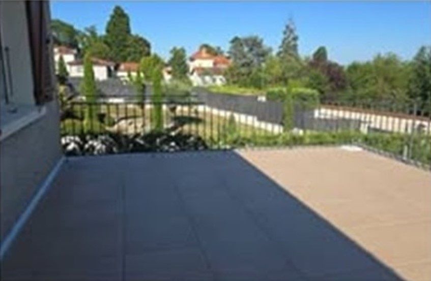 Réfection de l'étanchéité d'une toiture terrasse avec dalle sur plot grézieu la varenne