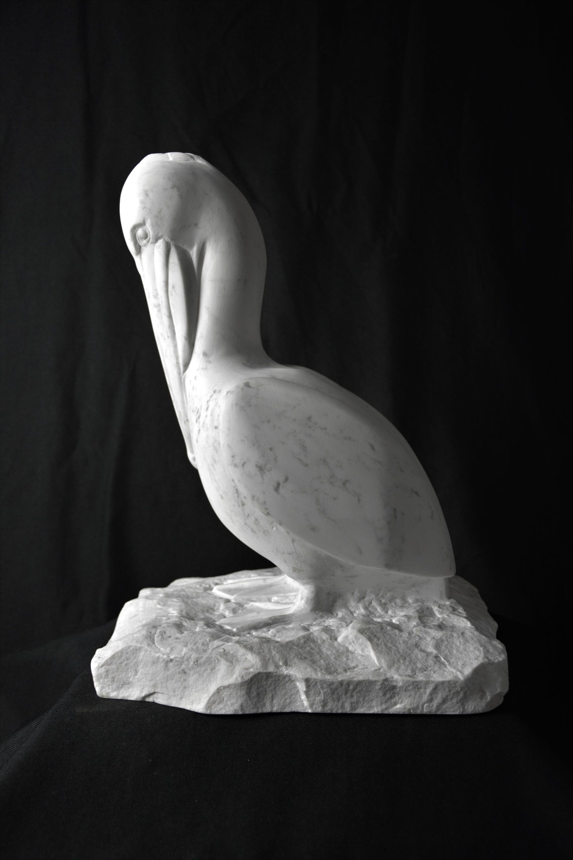 Pélican. 2022. Marbre de Carrare 40 cm