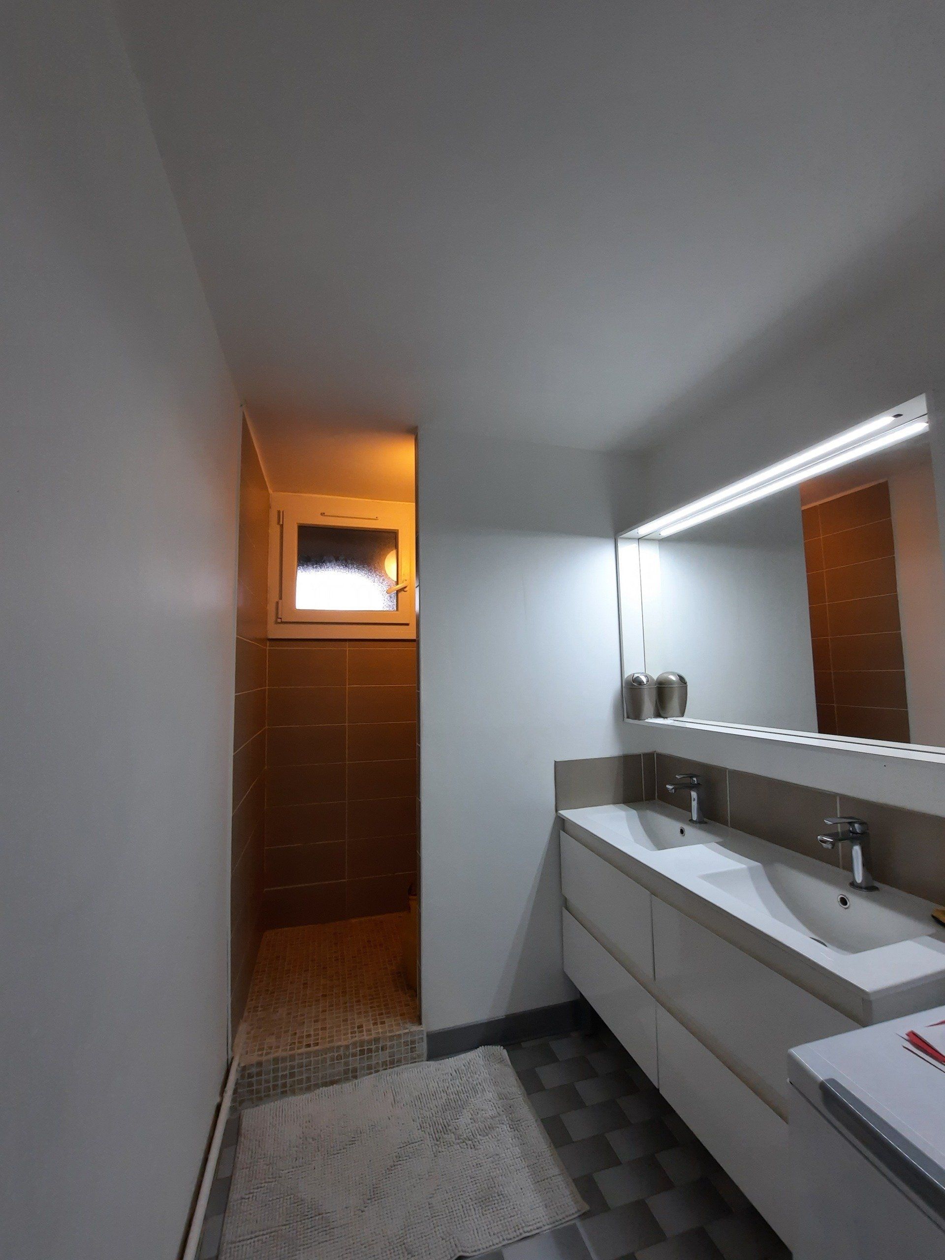 Salle de bains et douche italienne