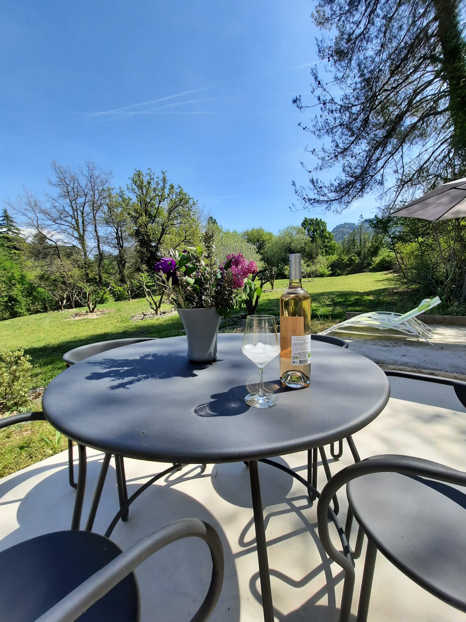 Petit déjeuner en terrasse