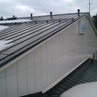 Julkisivukasetteja ja julkisivulamelleja valmiiksi asennettuina