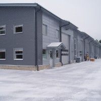 Julkisivukasetteja ja julkisivulamelleja valmiiksi asennettuina