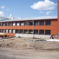 Julkisivukasetteja ja -lamelleja valmiiksi asennettuina