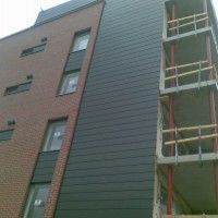 Julkisivukasetteja ja -lamelleja valmiiksi asennettuina