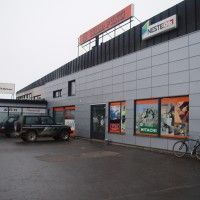 Julkisivukasetteja ja -lamelleja valmiiksi asennettuina