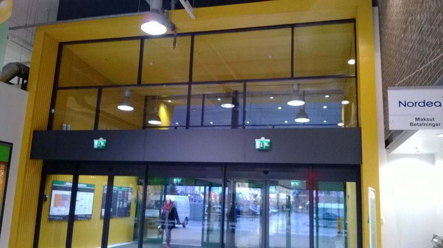 Julkisivukasetteja ja -lamelleja valmiiksi asennettuina