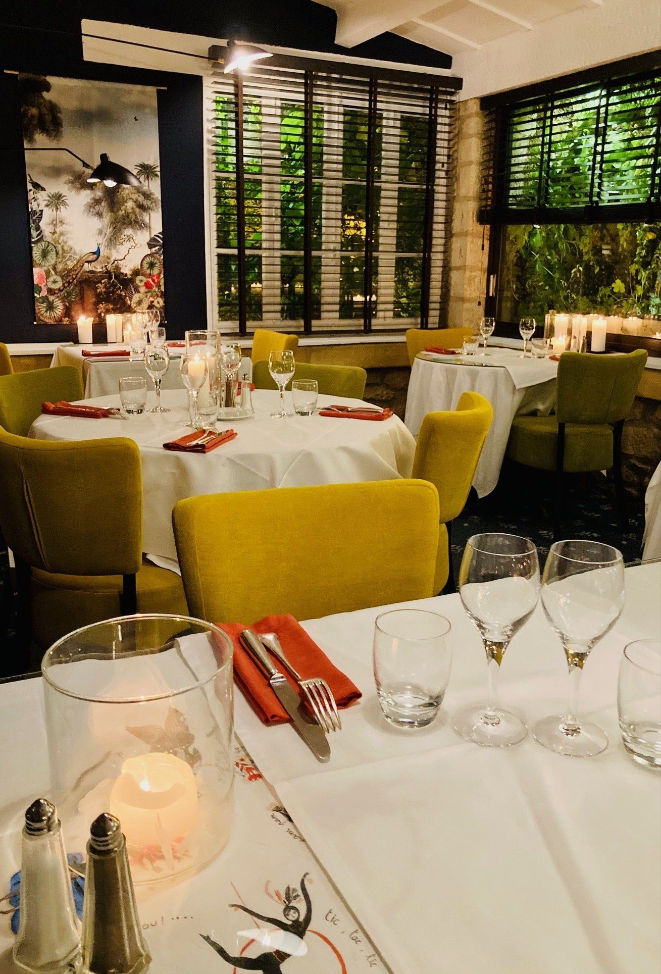 Tables du restaurant de l'Hostellerie du Passeur