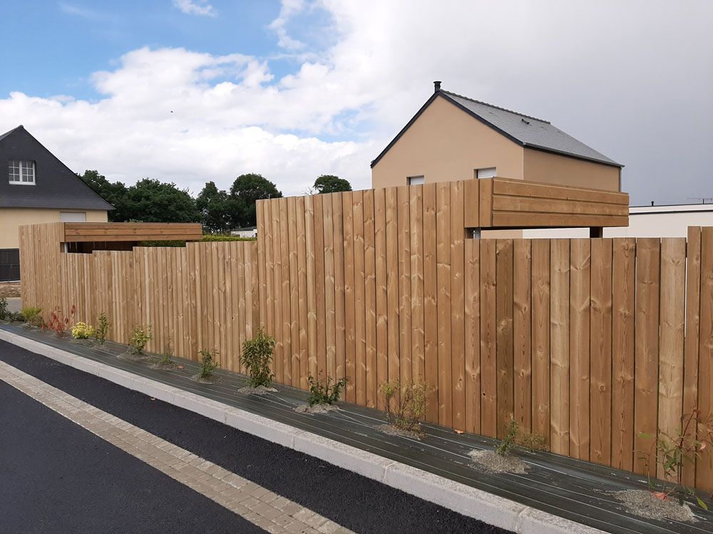 Grande palissade en bois