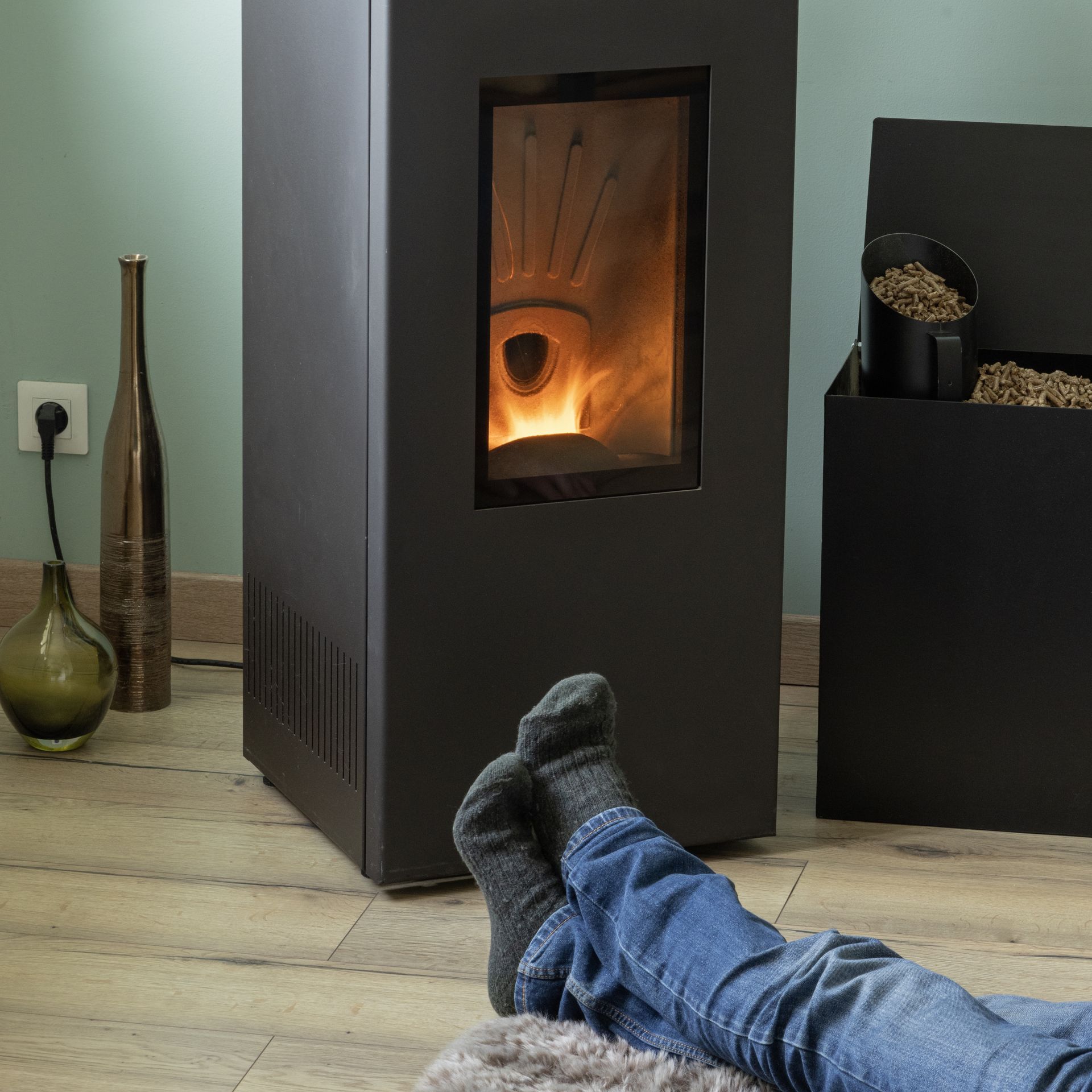 Poêle à granulés de bois avec réservoir à pellets