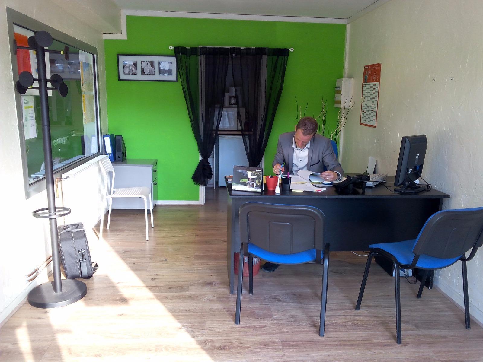Agence de proximité proposant un accompagnement personnalisé pour les travaux de l’habitat.