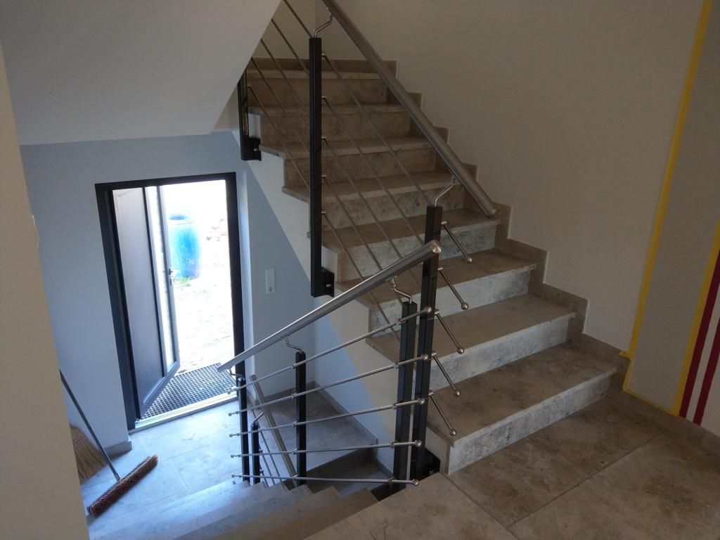 Treppengeländer eines Hausflurs 