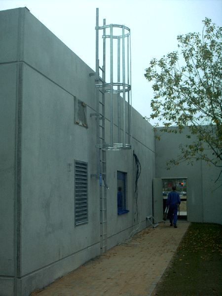 Eine Feuerleiter zum Dachauf- und abstieg