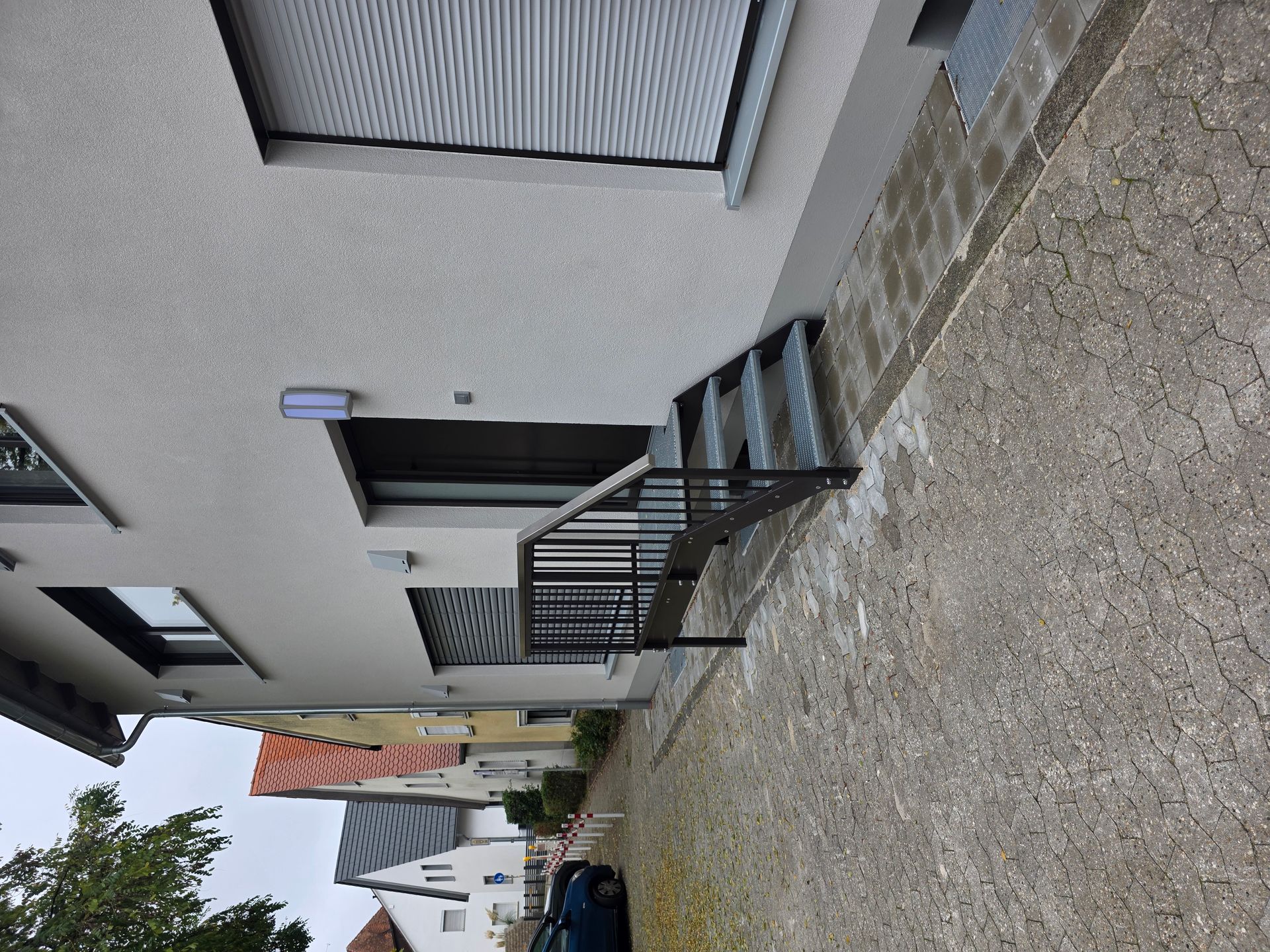 Außentreppe mit Geländer