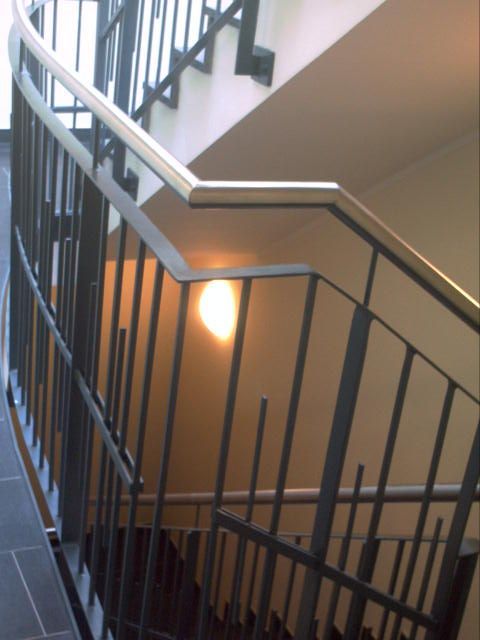 Treppengeländer eines Hausflurs 