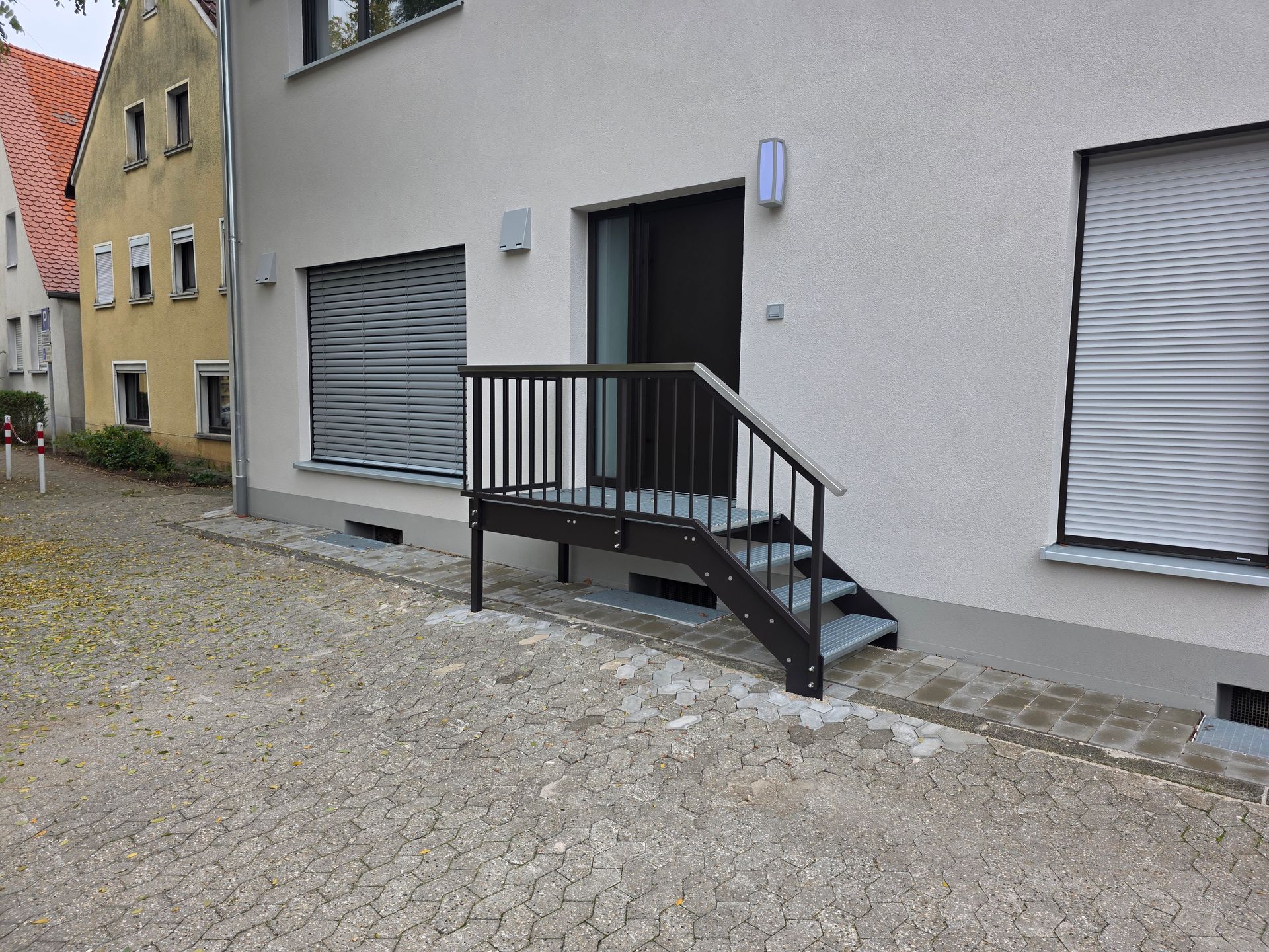 Außentreppe mit Geländer