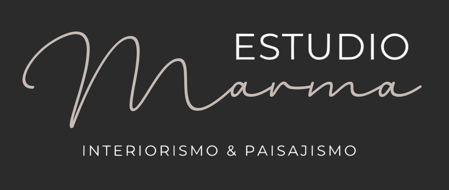Logotipo de Studio Manna sobre fondo oscuro con tipograf&iacute;a elegante y texto &ldquo;Interiorismo & Paisajismo&rdquo;