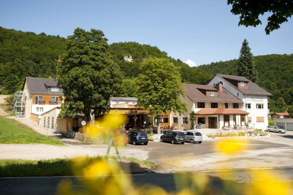 Landgasthof zum Wolfsberg im Sommer