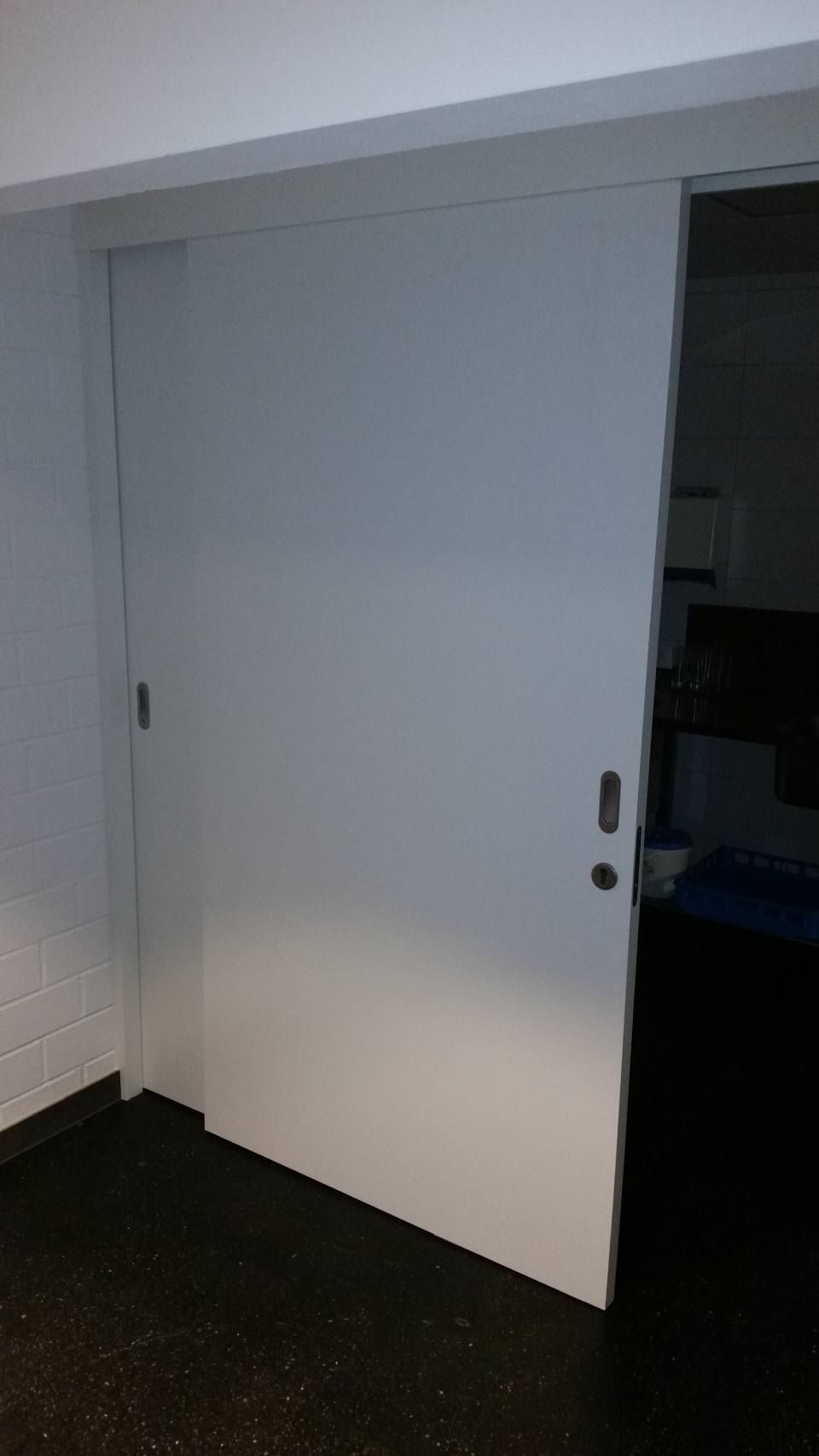 Beier André Die Holzwürmer weiße Schiebetür