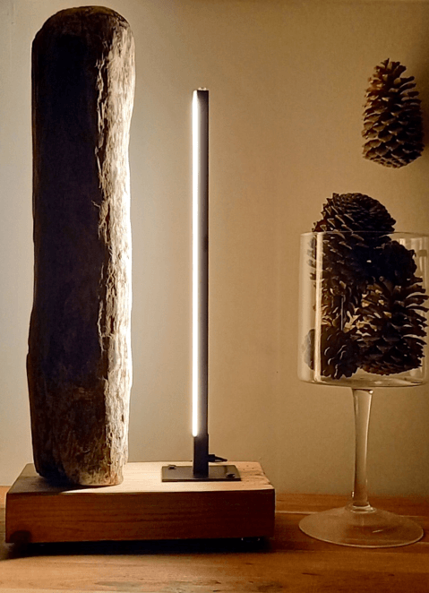 Lampe en bois flotté verticale