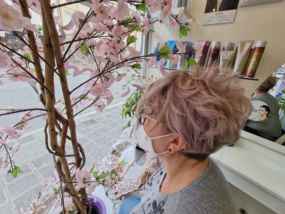 Bild Figaro Friseur Nürnberg Kolorierung Pink