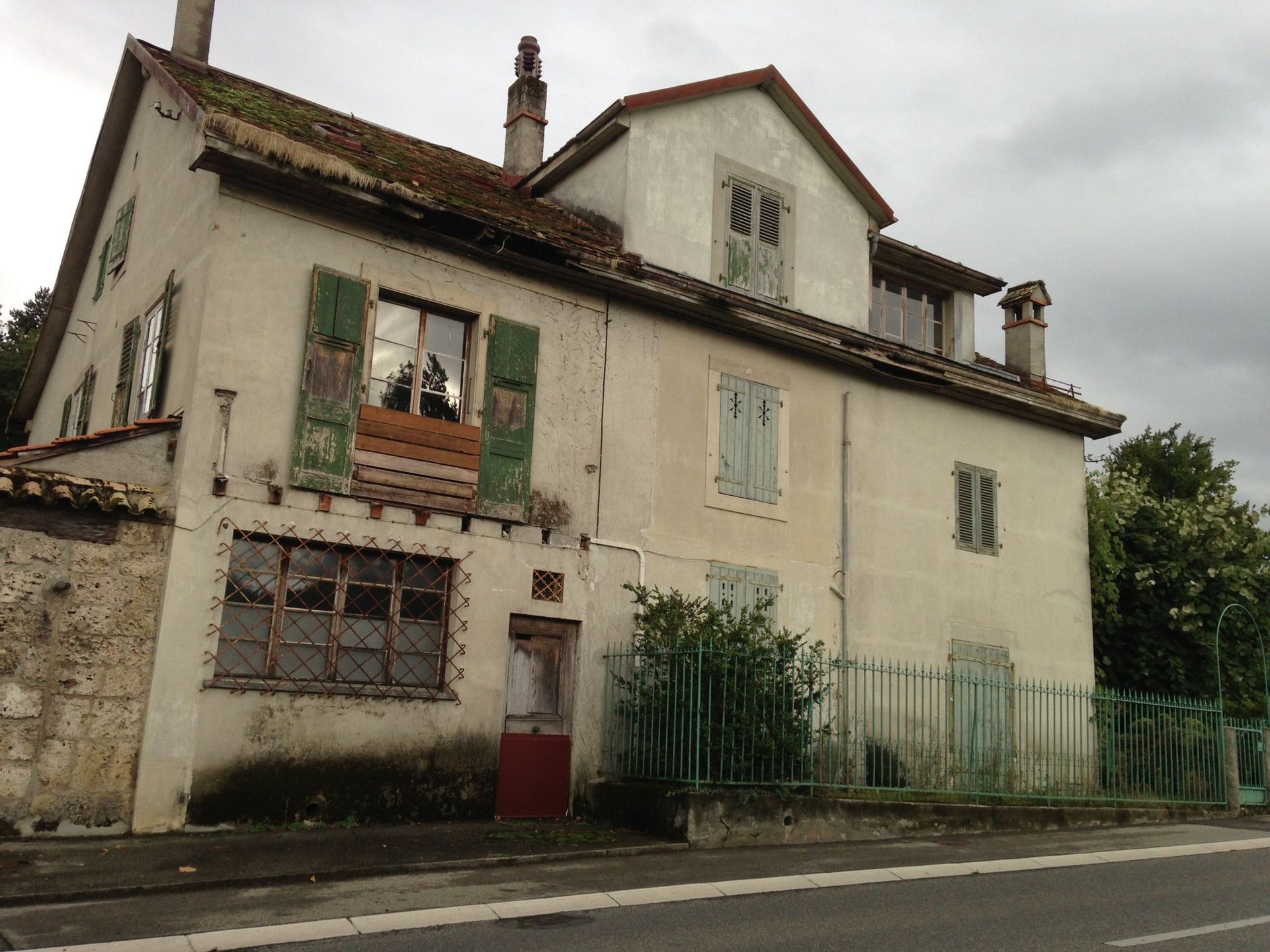 Rénovation de villa avant - Ideal Constructions Suisse SA - Vésenaz
