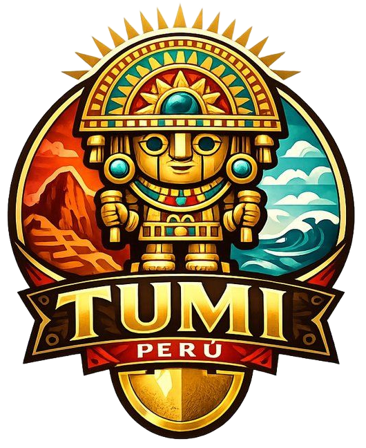 Estatua de Tumi dorada en marco ovalado con texto "TUMI PERÚ"; fondo de montaña y océano.