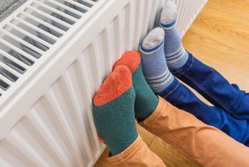 Heizstrahler in einem Wohnzimmer