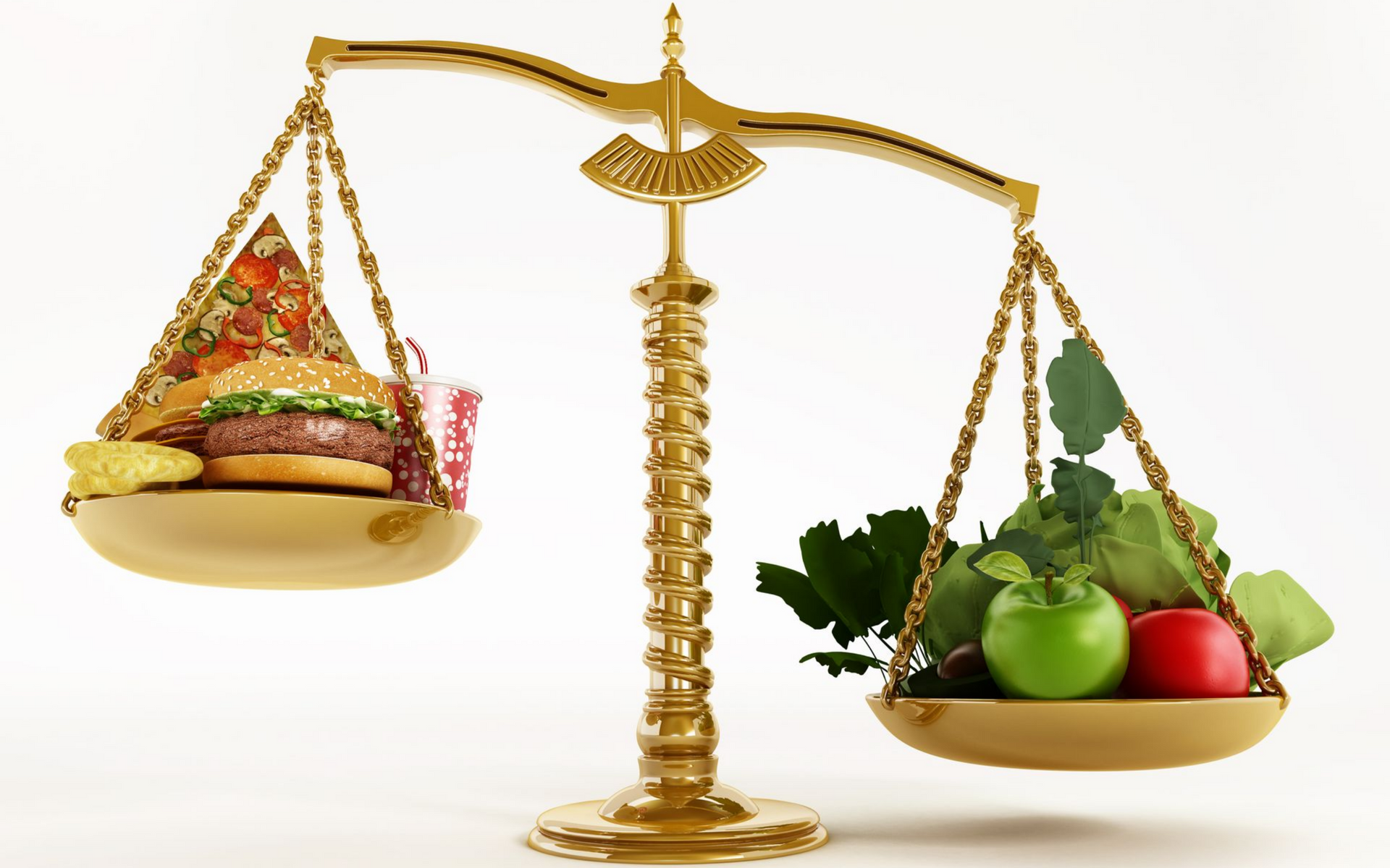 Balance en or équilibrant la restauration rapide et les fruits et légumes.