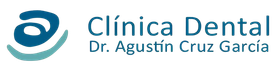 Logo de Cl&iacute;nica Dental Dr. Agust&iacute;n Cruz Garc&iacute;a en azul y blanco con s&iacute;mbolo dental estilizado.