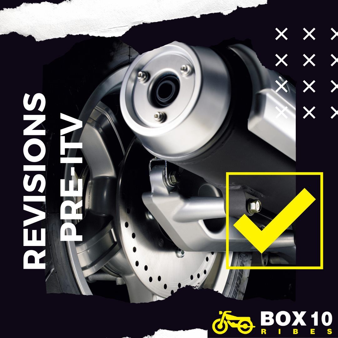 Tubo de escape de motocicleta con marca de verificación, texto 