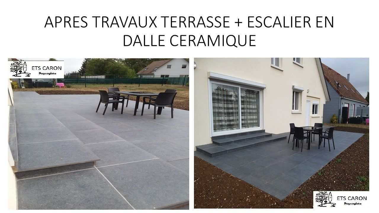 Terrasse et escalier en dalles céramiques devant une maison, avec table et chaises de jardin.