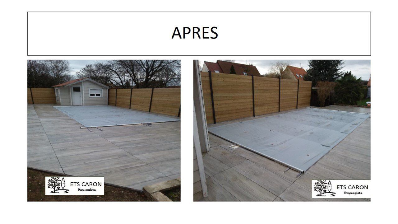 Installation d'une terrasse en béton avant et après, avec clôture en bois et surface pavée extérieure.