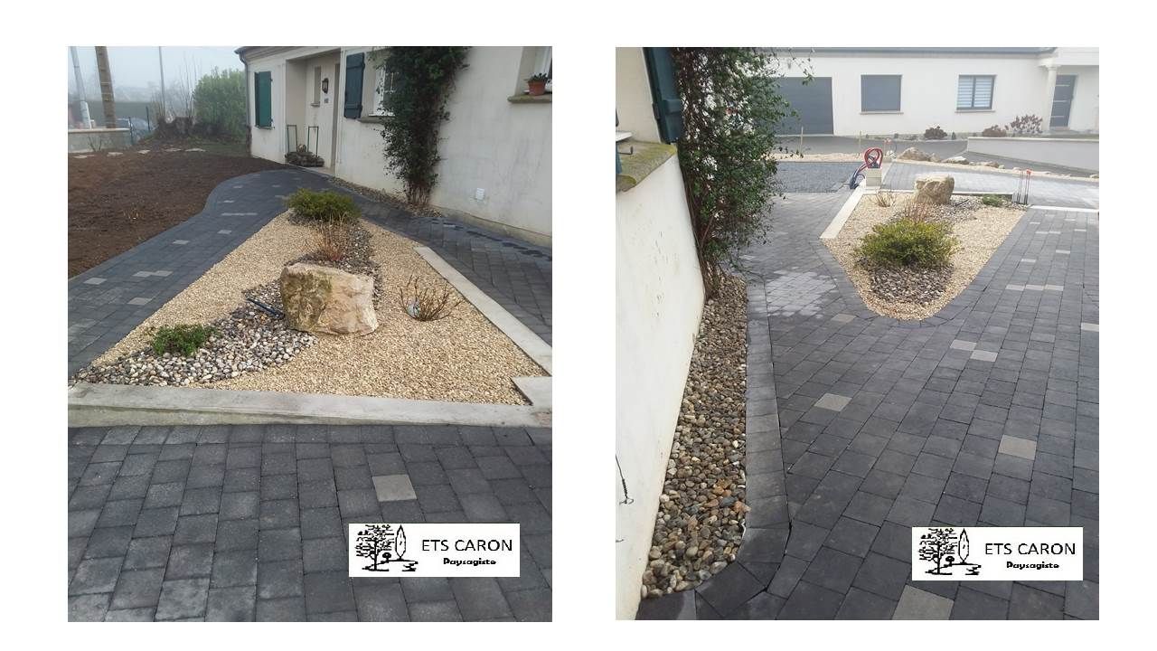Deux photos côte à côte d'une cour pavée avec un parterre de gravier et de petits arbustes à l'extérieur d'un bâtiment.