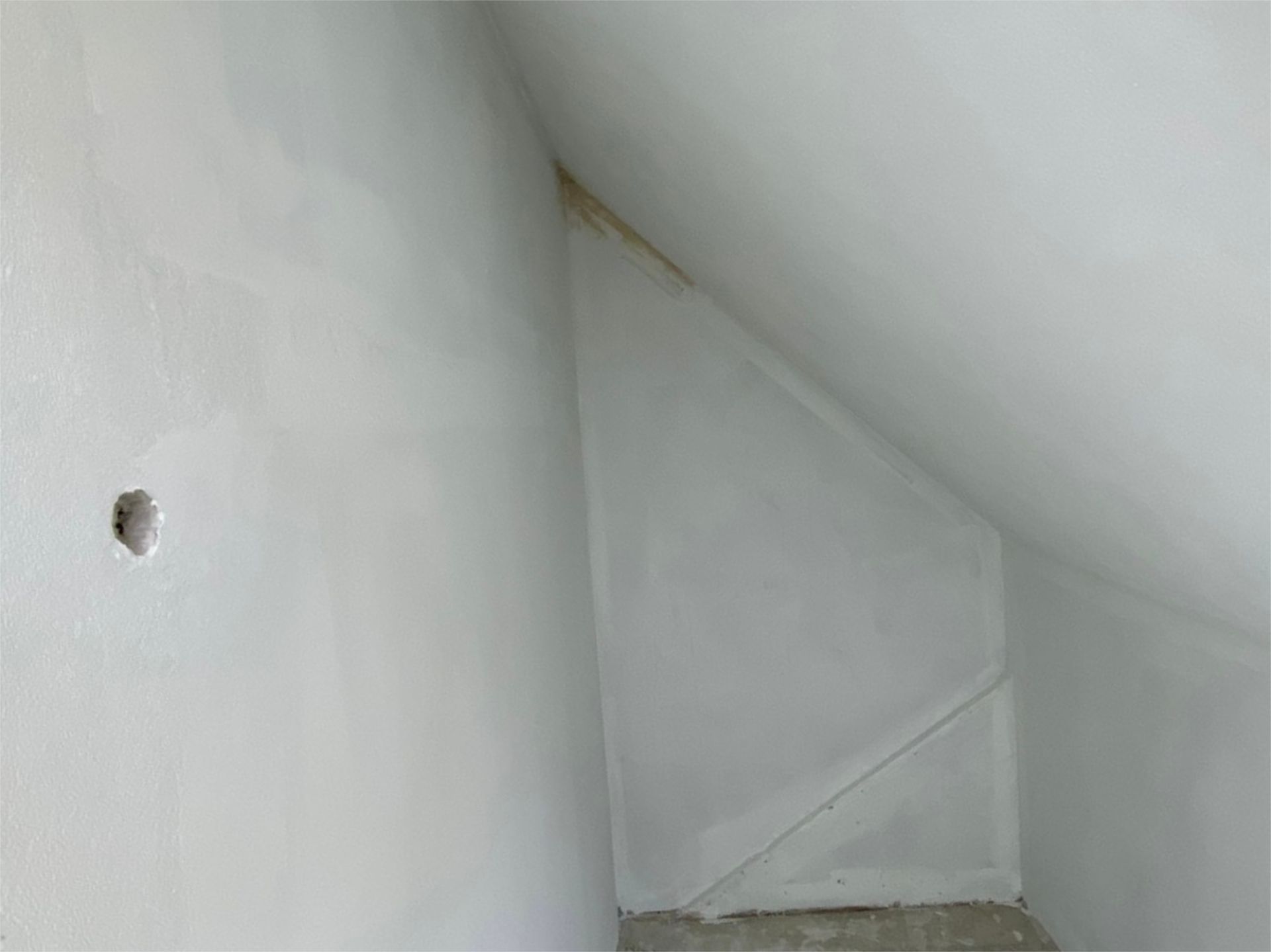 Trockenbau unter Dachschräge – gespachtelte Flächen im Ausbau