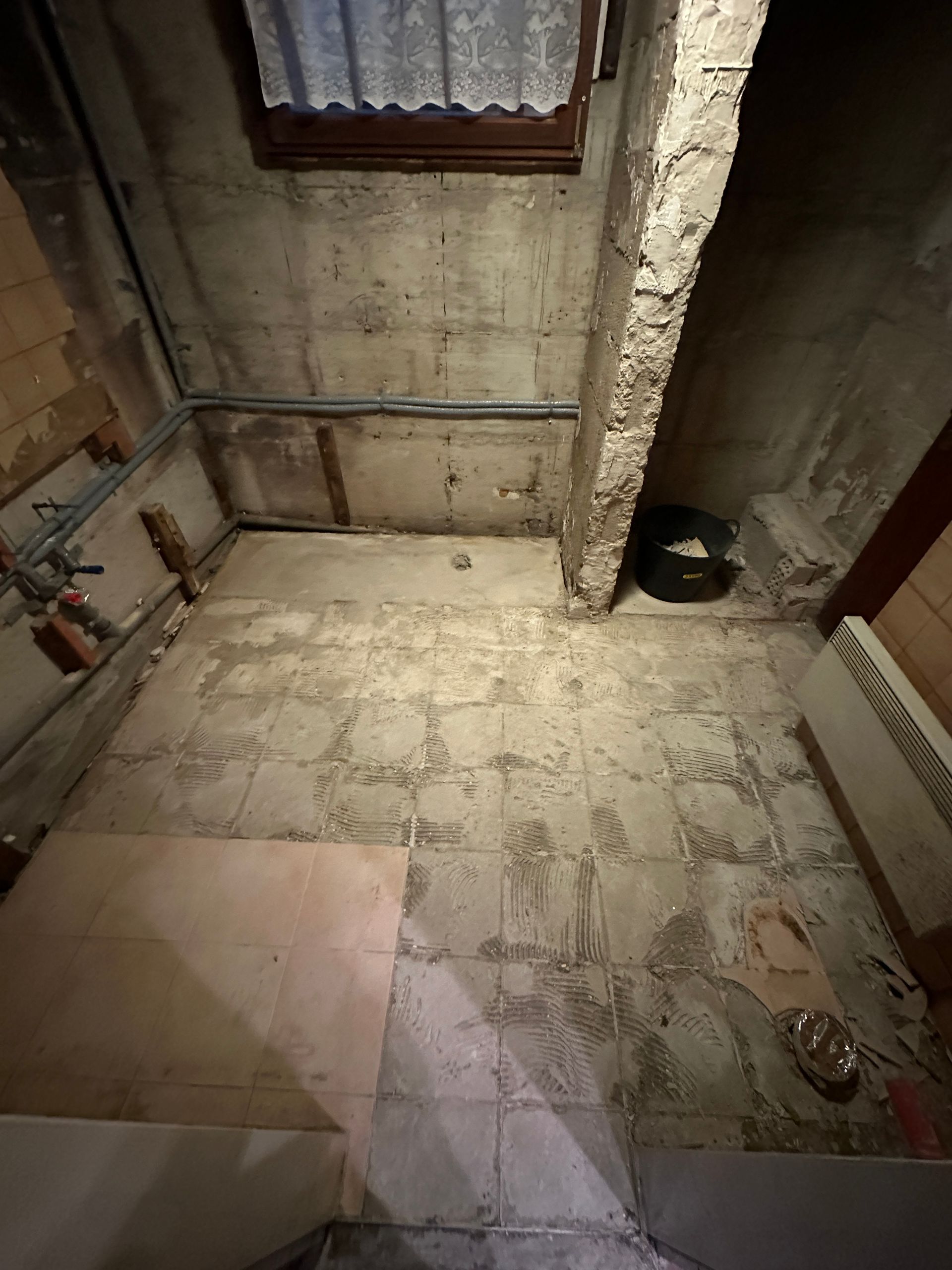 Leitungsführung in Wandrahmen während Innenausbau