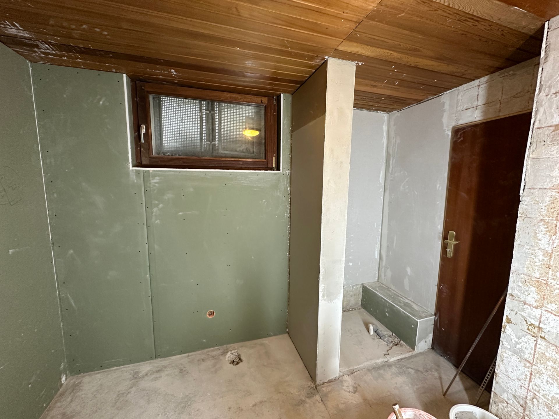 Trockenbauwand mit installierter Dämmung