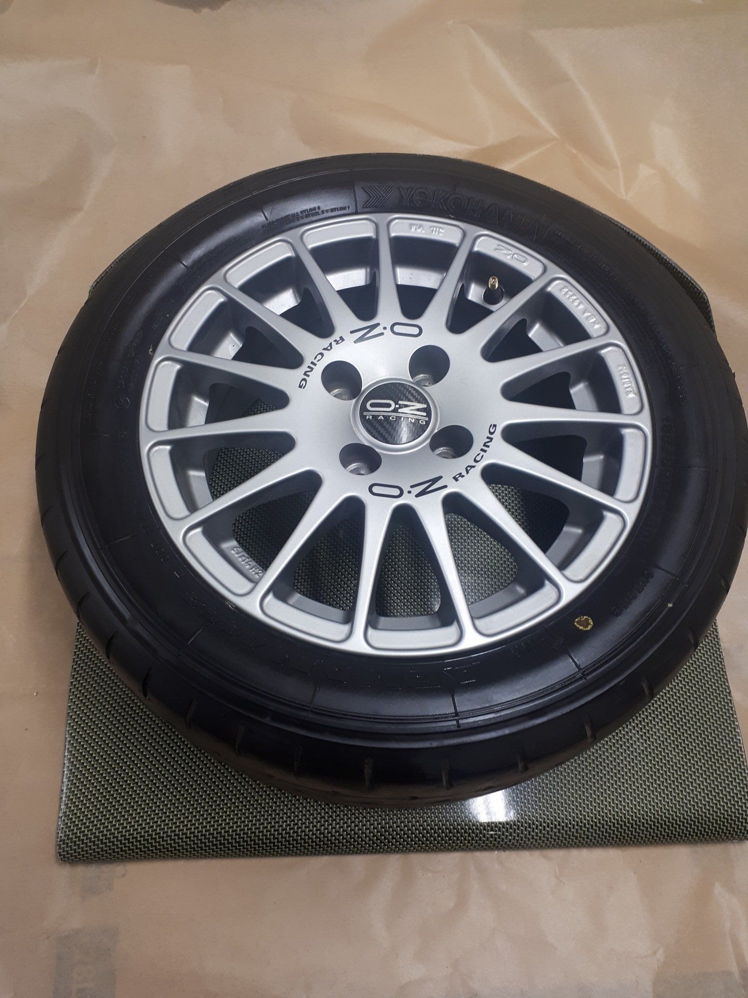 Jante de roue en carbone.