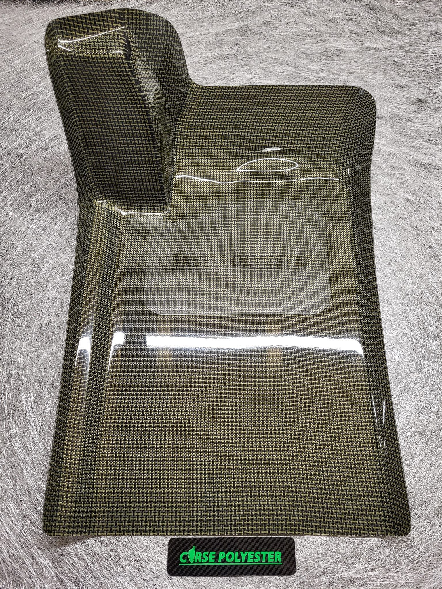 Cale-pied pilote en carbone kevlar.