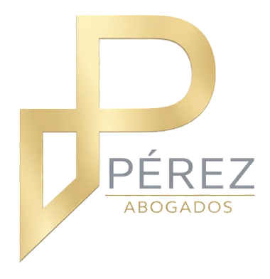 Logotipo de bufete de abogados en dorado y gris con la inscripci&oacute;n &ldquo;P&Eacute;REZ ABOGADOS&rdquo; y la letra P estilizada.