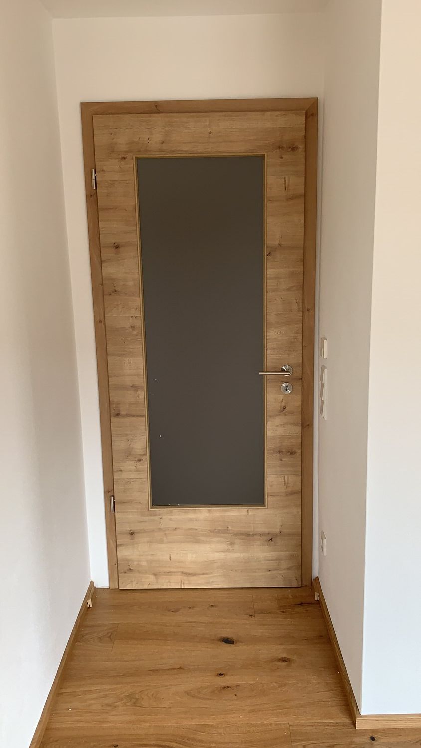 Holztür, Kleber Hausbau