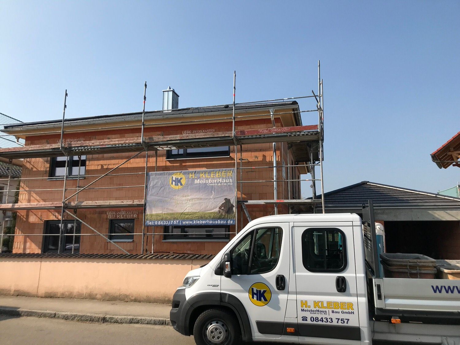 Rohbau, Kleber Hausbau